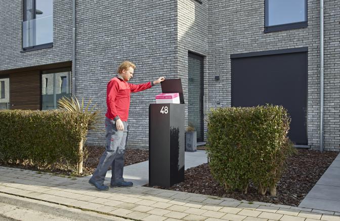 vrijstaande brievenbus met valklep Fenix Top Large